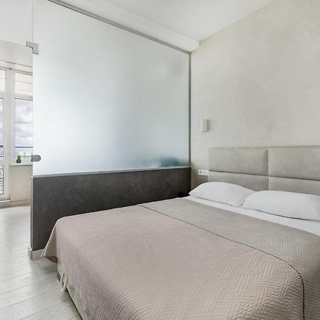 Razor Apartment With Terrace, Kamanina Odessa Eksteriør bilde