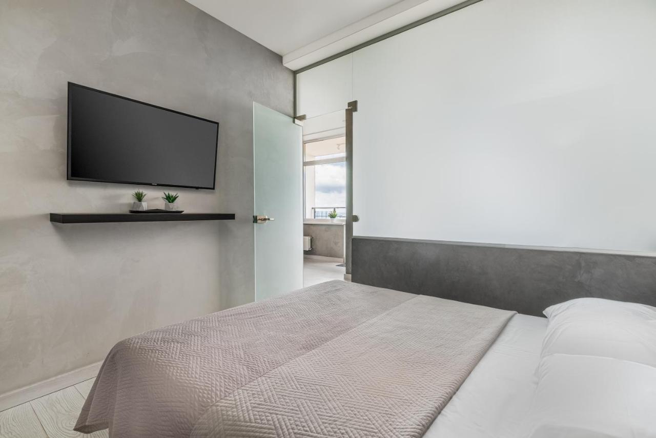 Razor Apartment With Terrace, Kamanina Odessa Eksteriør bilde