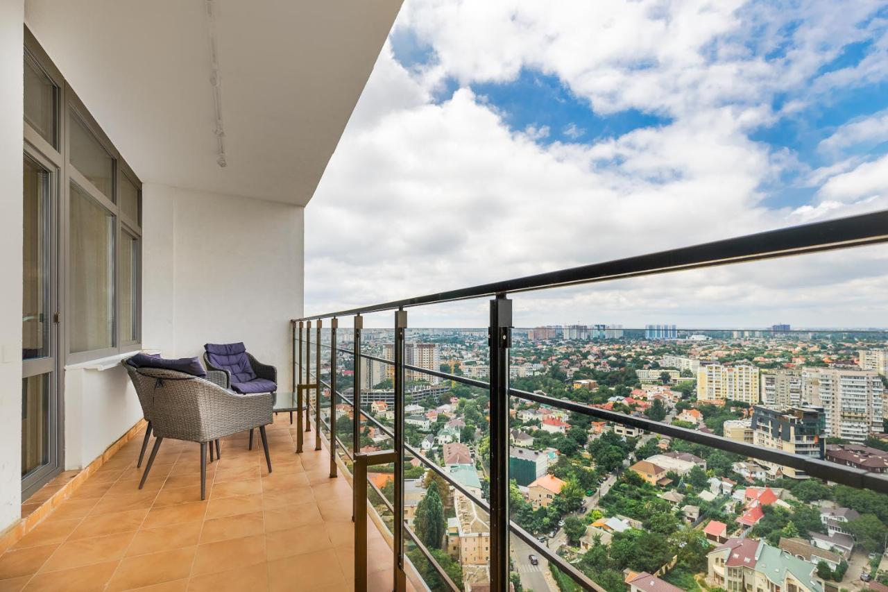 Razor Apartment With Terrace, Kamanina Odessa Eksteriør bilde